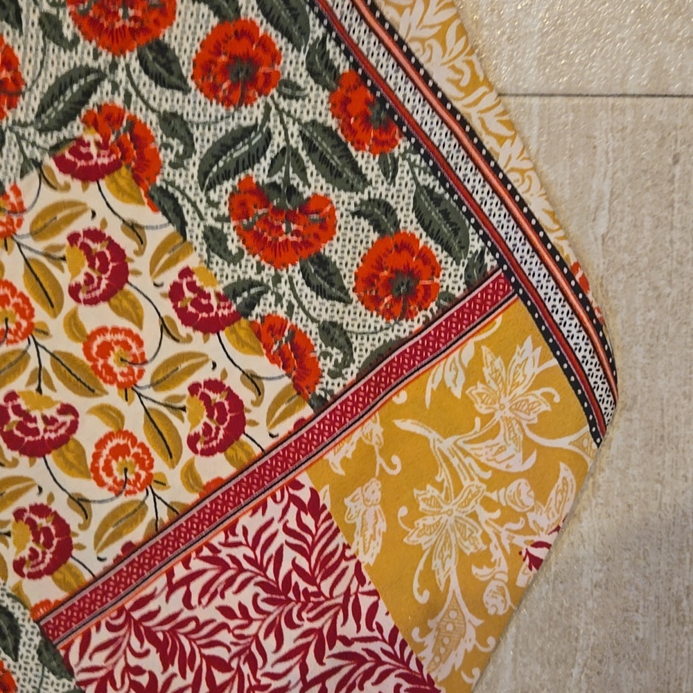 New Berrylush Floral Patchwork Crop Top - Picture 2 of 13